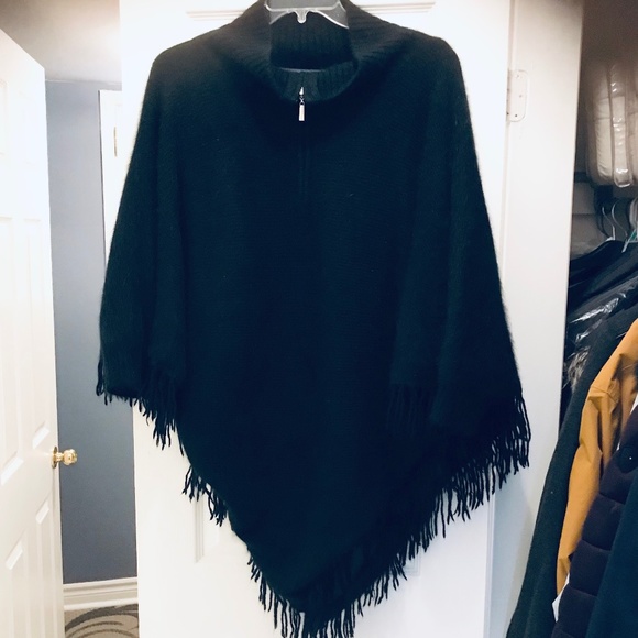 Fine Wool Poncho sweater with sleeves - Picture 1 of 6